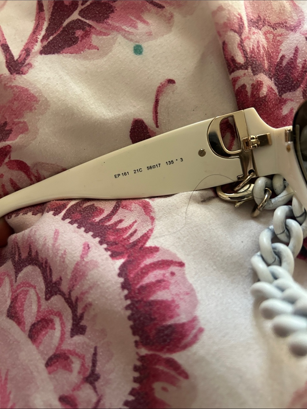 Pucci Women's Sunglasses with Chain - Fashion Accessory - Picture 5 of 6